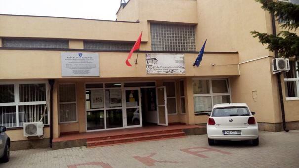 Anulohen disa konkurse të ish-drejtorit të Arsimit Gani Gërmizajt nga drejtoresha e re në Prizren