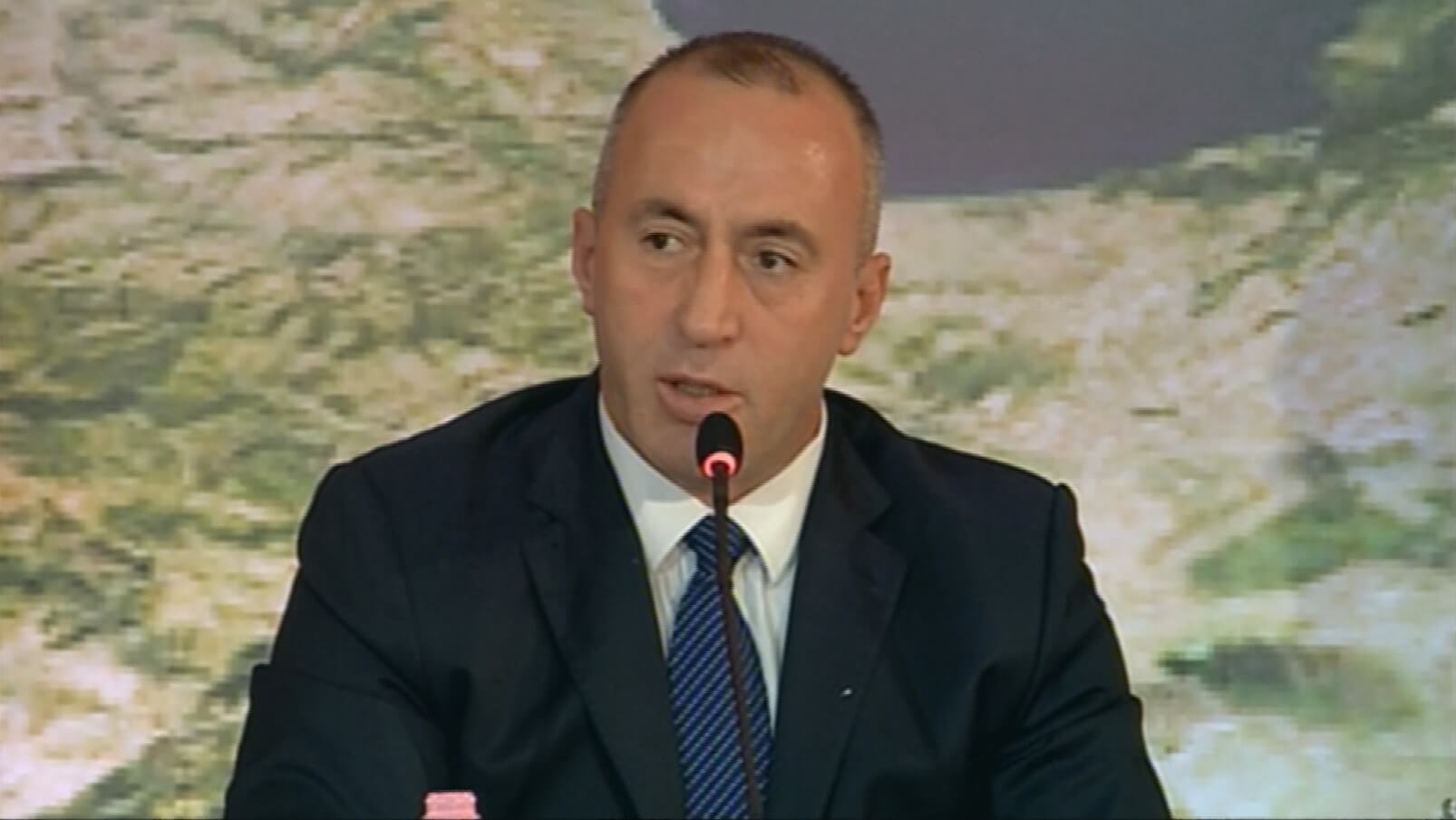 Haradinaj premton rritje të pagave për mjekë e arsimtarë