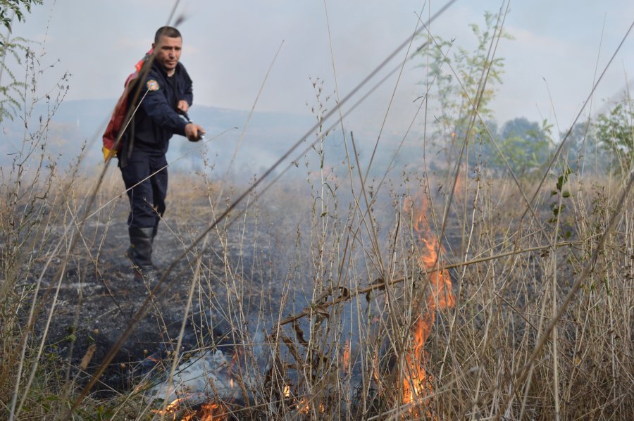Në komunën e Malishevës zjarre fushore, apelohet për kujdes