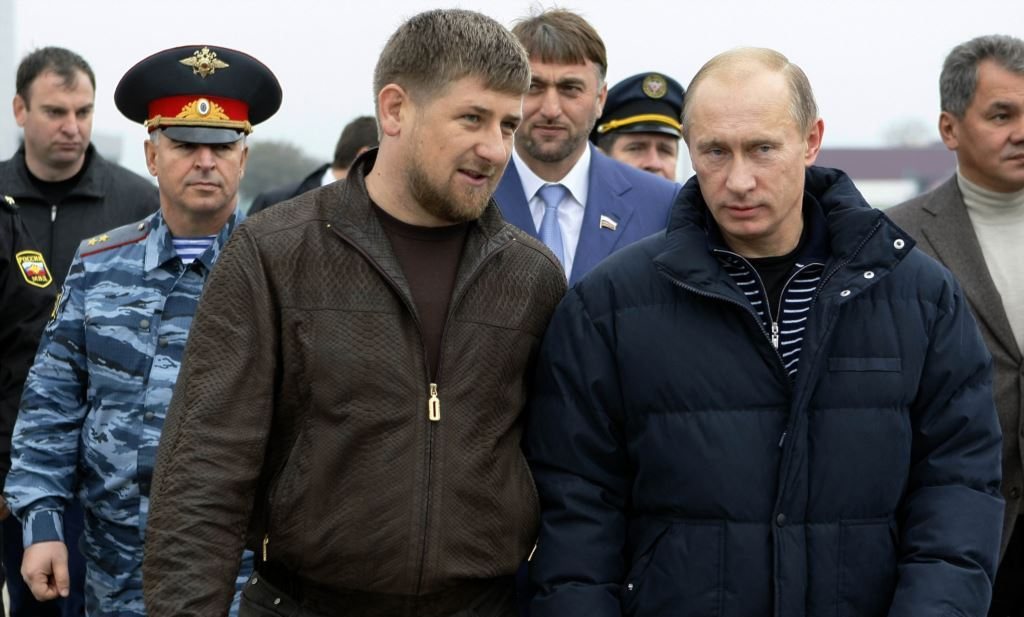 Ushtarët ukrainas publikojnë video duke u tallur me liderin çeçen Kadyrov