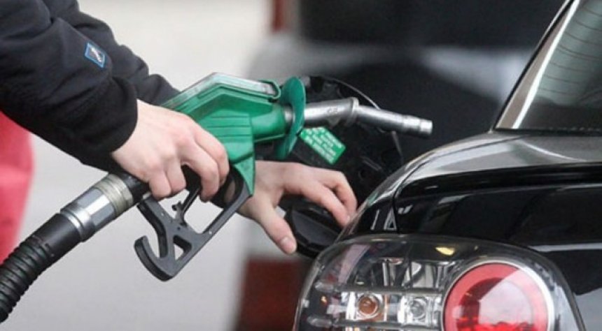“Çmimi real i një litri naftë do të duhej të ishte 1 euro në Kosovë”, thotë Berjani